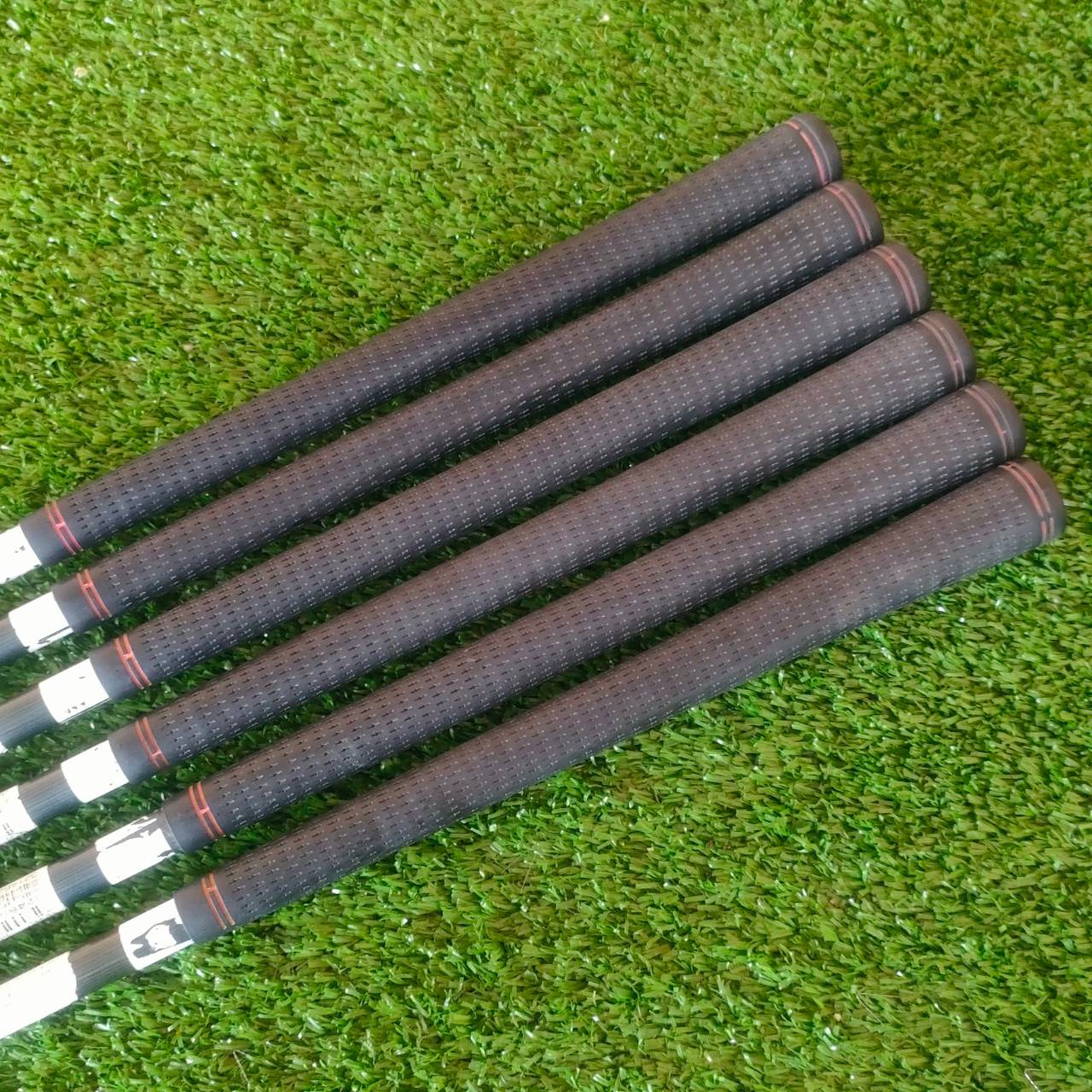 ** ไม้กอล์ฟสำหรับผู้หญิง ** ชุดเหล็ก HONMA GOLF Twin Marks Feather&Feather เหล็ก 6-11 ก้าน DORIC TITANIUM FLEX L *** ก้านระดับ สามดาว *** ไม้กอล์ฟมือสอง ของแท้ BY NakaraLuxurious