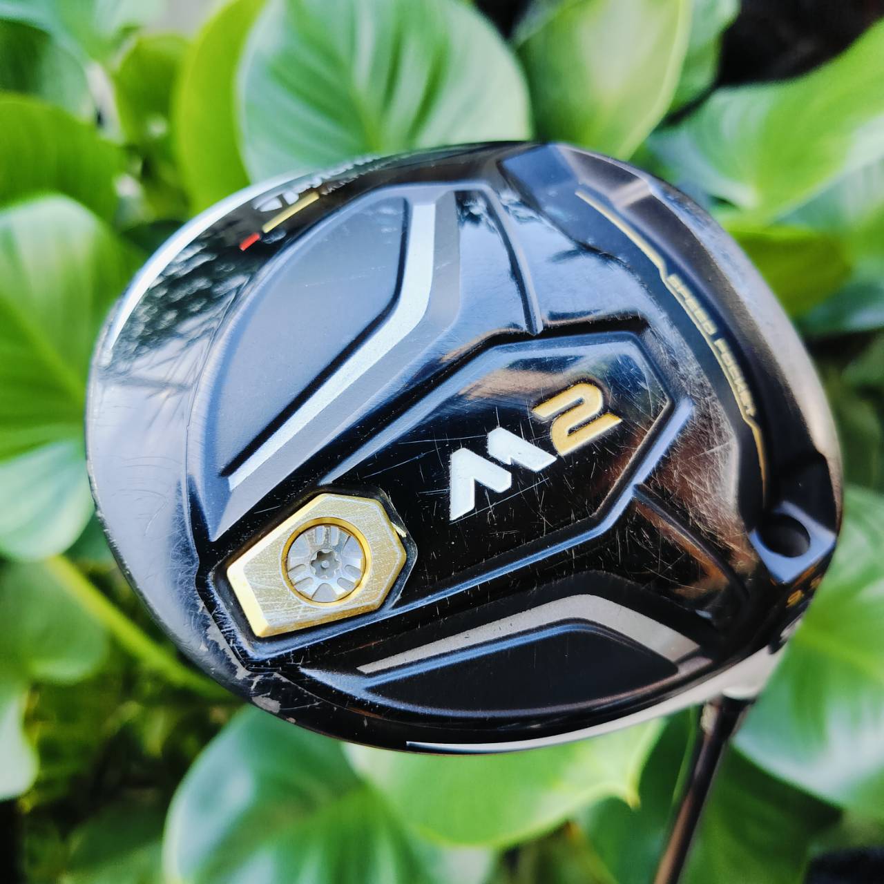 Driver Taylormade M2 องศา 9.5 ก้านโม ราคาแพงมากๆ ตีแรงได้ ใส่ได้เต็มที่ ตีไกลมากๆ เทคโนโลยีดี ด้วย SPEED POCKET ที่บริเวณ SOLE ใกล้หน้าไม้ ไม้กอล์ฟพรีเมี่ยมมือสอง ของแท้ By NakaraLuxurious