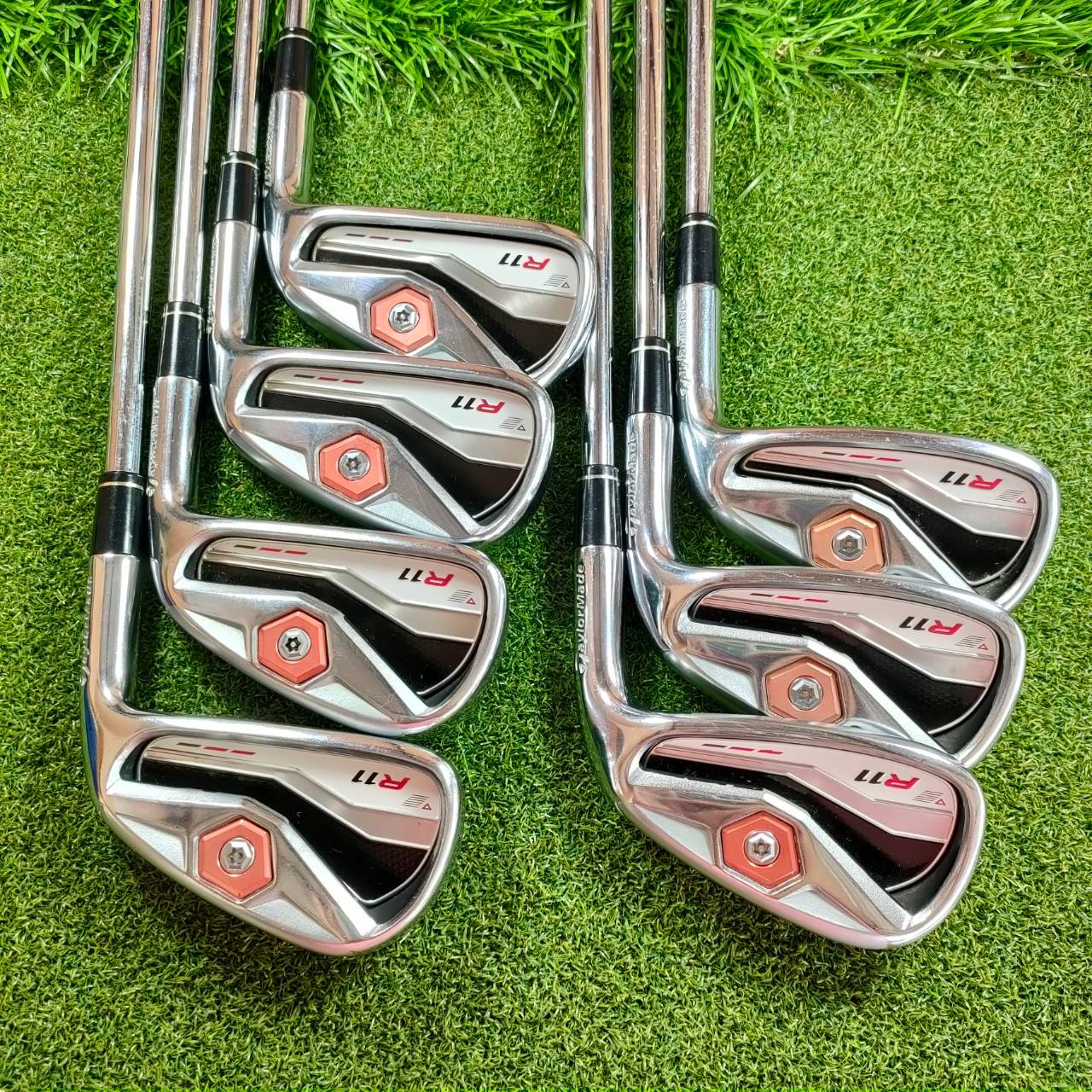 ชุดเหล็ก TAYLORMADE R11 มีเหล็ก 4 - PW สภาพสวยเลยครับ ก้าน N.S.PRO 950GH FLEX R ตีดี ตีง่าย ตีไกลครับ สวยๆนานๆเข้ามา