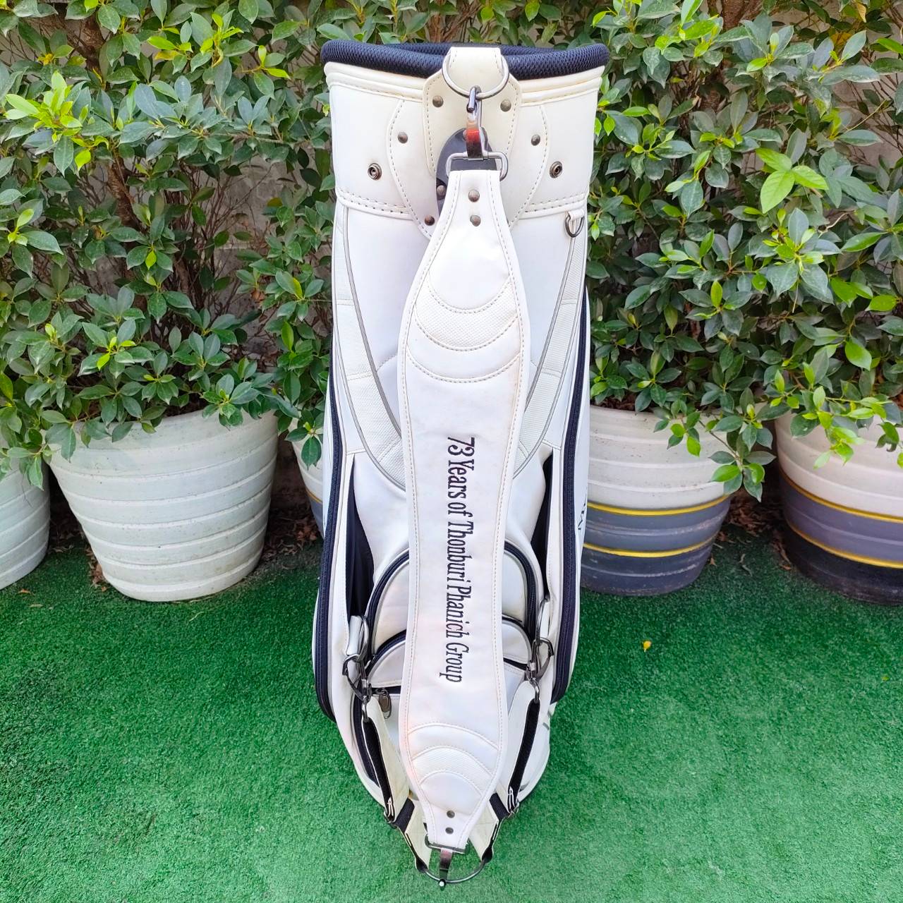 ถุงกอล์ฟ MERCEDES-BENZ มือสอง สีขาว สวย ใส่ไม้และอุปกรณ์ได้เยอะ