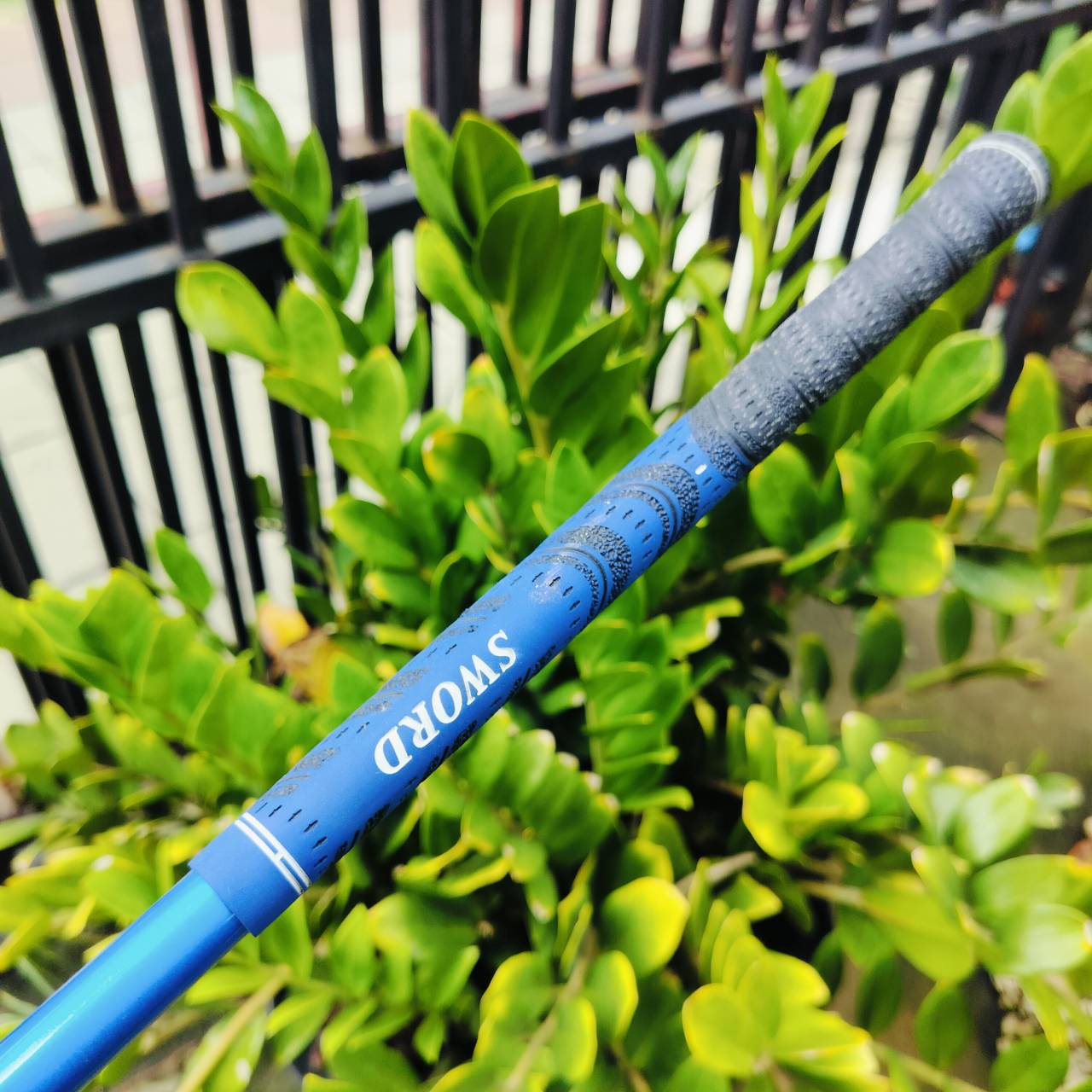 Driver SWORD IZU 880 ก้าน TOUR AD PT5 FLEX R2 เป็นก้านเบา อ่อนนุ่มตีวงสบายๆ หน้าเด้งต้นตำหรับ ตีไกลเลยค่ะ ไม้กอล์ฟพรีเมี่ยมมือสอง ของแท้ By NakaraLuxurious