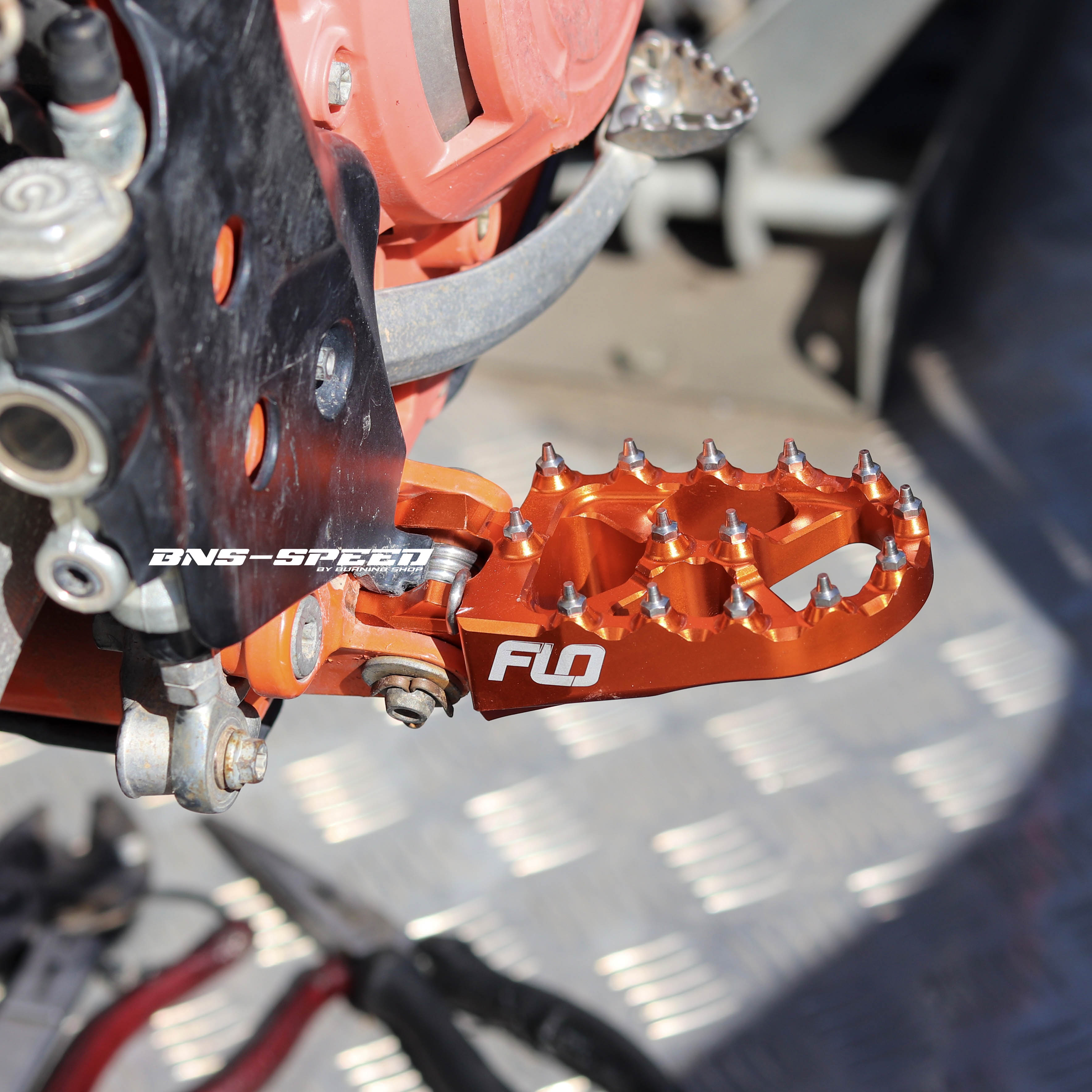 พักเท้า Flo Motorsports MX Pro Series KTM , Husqvarna - บริษัท เบิ 