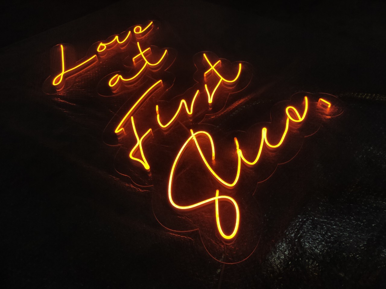 ไฟนีออน เฟค