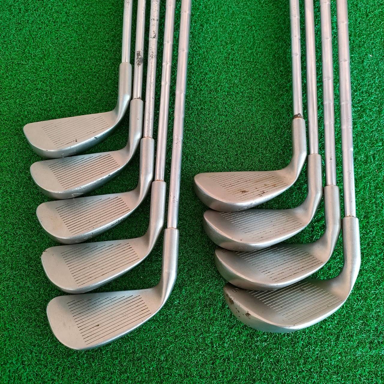 ชุดเหล็ก PING EYE รุ่นแรก มีเหล็ก 3-9 เเละ PW SW สุดคลาสสิค สภาพเดิมมาก ก้านเดิมทุกอย่างครับ ตีดีที่สุด สปินจัดมาก