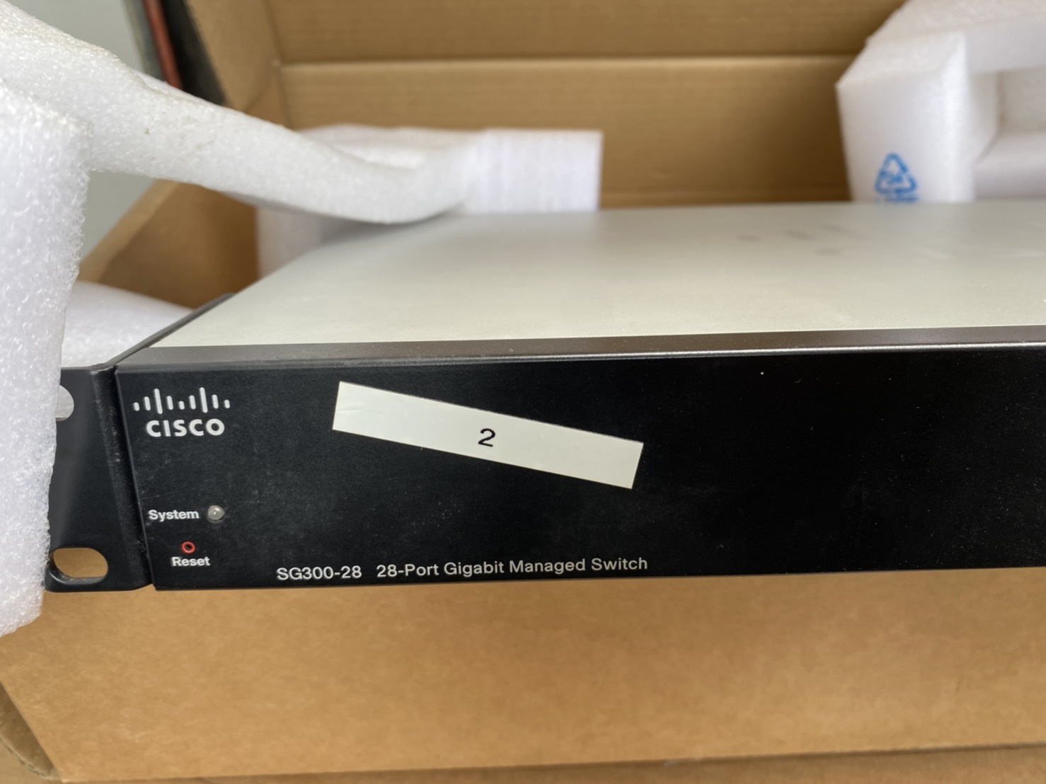 สวิตซ์ Cisco SRW2024-K9-EU SG300-28 28-Port Gigabit Managed Switch