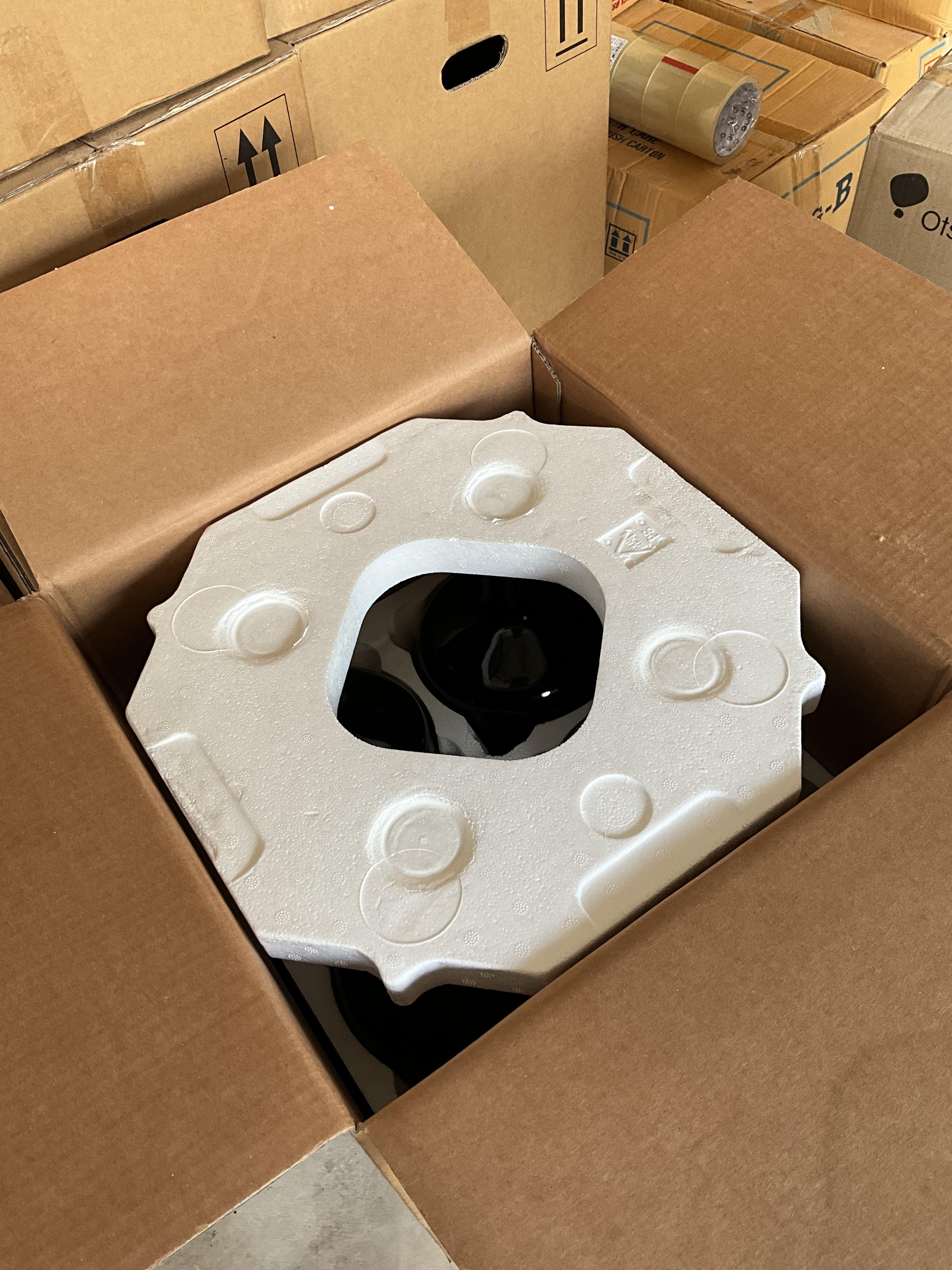 ขวดแกลลอน หูหิ้ว สีชา 4 L 95 บาท (USED)