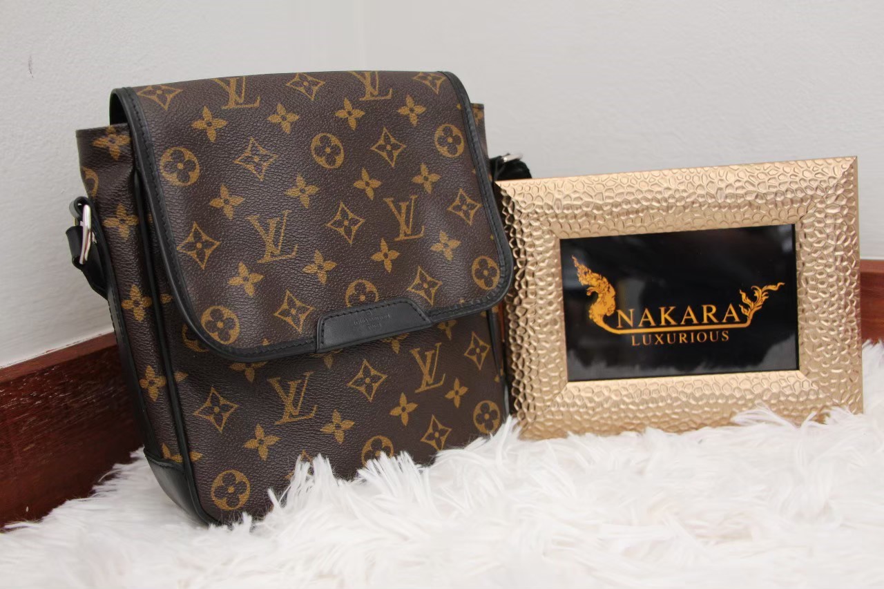 มือสอง Louis Vuitton Bass Marcassar Monogram PM กระเป๋าสะพายผู้ชายทรง Messenger ใบเล็ก