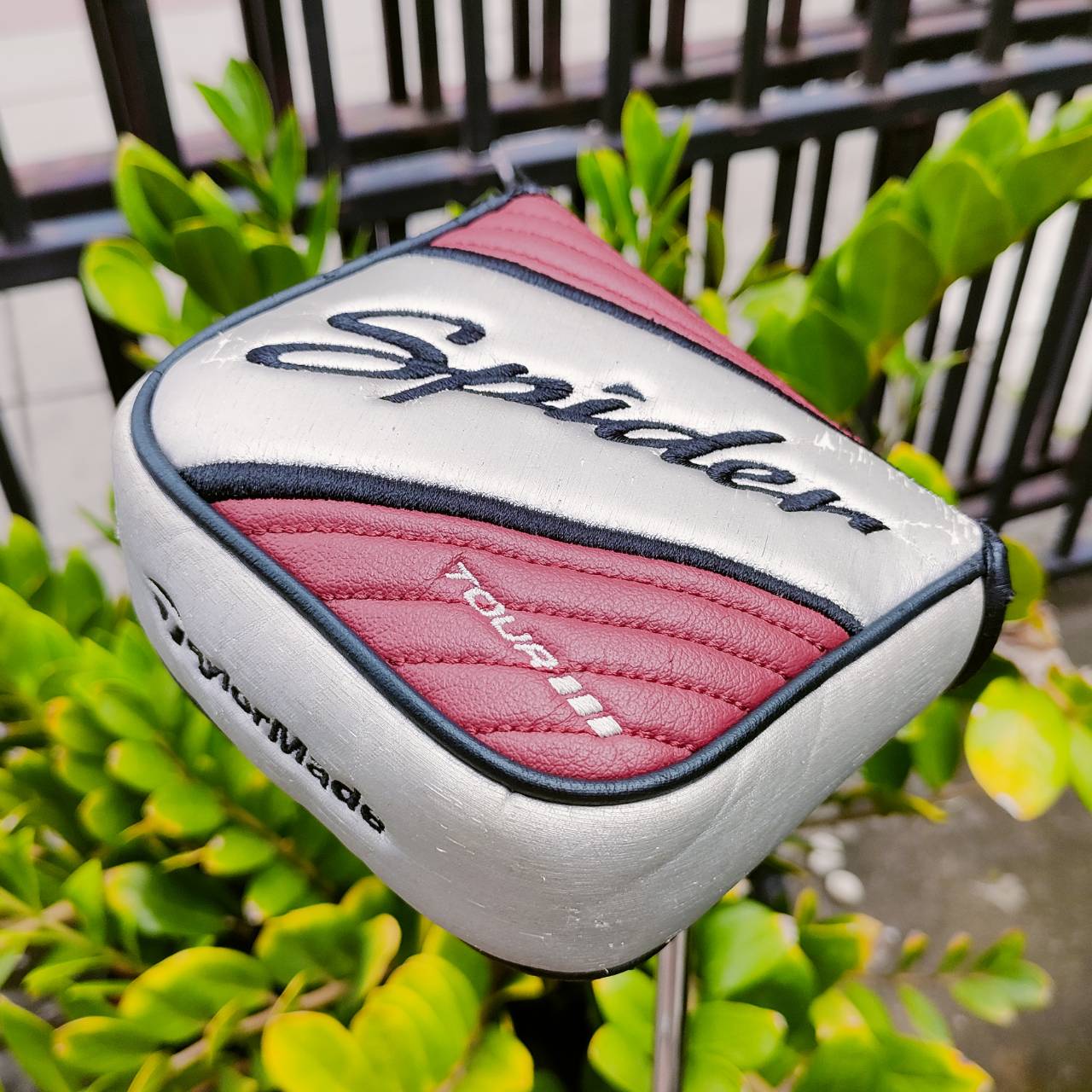 PUTTER TAYLORMADE SPIDER TOUR ความยาว 34 นิ้ว มาพร้อม COVER เดิมตรงรุ่น ชดเชยความผิดพลาดสูงสุด กระจายน้ำหนักได้ดีมาก ไม้กอล์ฟพรีเมี่ยมมือสอง ของแท้ By NakaraLuxurious