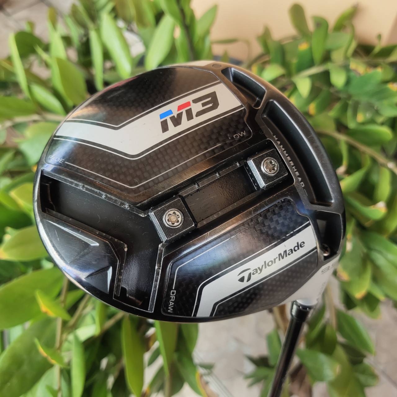 DRIVER TAYLORMADE M3 องศา 9.5 ก้าน KUROKAGE FLEX S ก้านดีมากๆ หน้า TWIST FACE กระดองเคฟล่างามๆ ไขปรับได้ทุกวงสวิง หน้าไม้มี SPEED POCKET เพื่อเพิ่มความเด้งขั้นสุด ไม้กอล์ฟพรีเมี่ยมมือสอง ของแท้ By NakaraLuxurious
