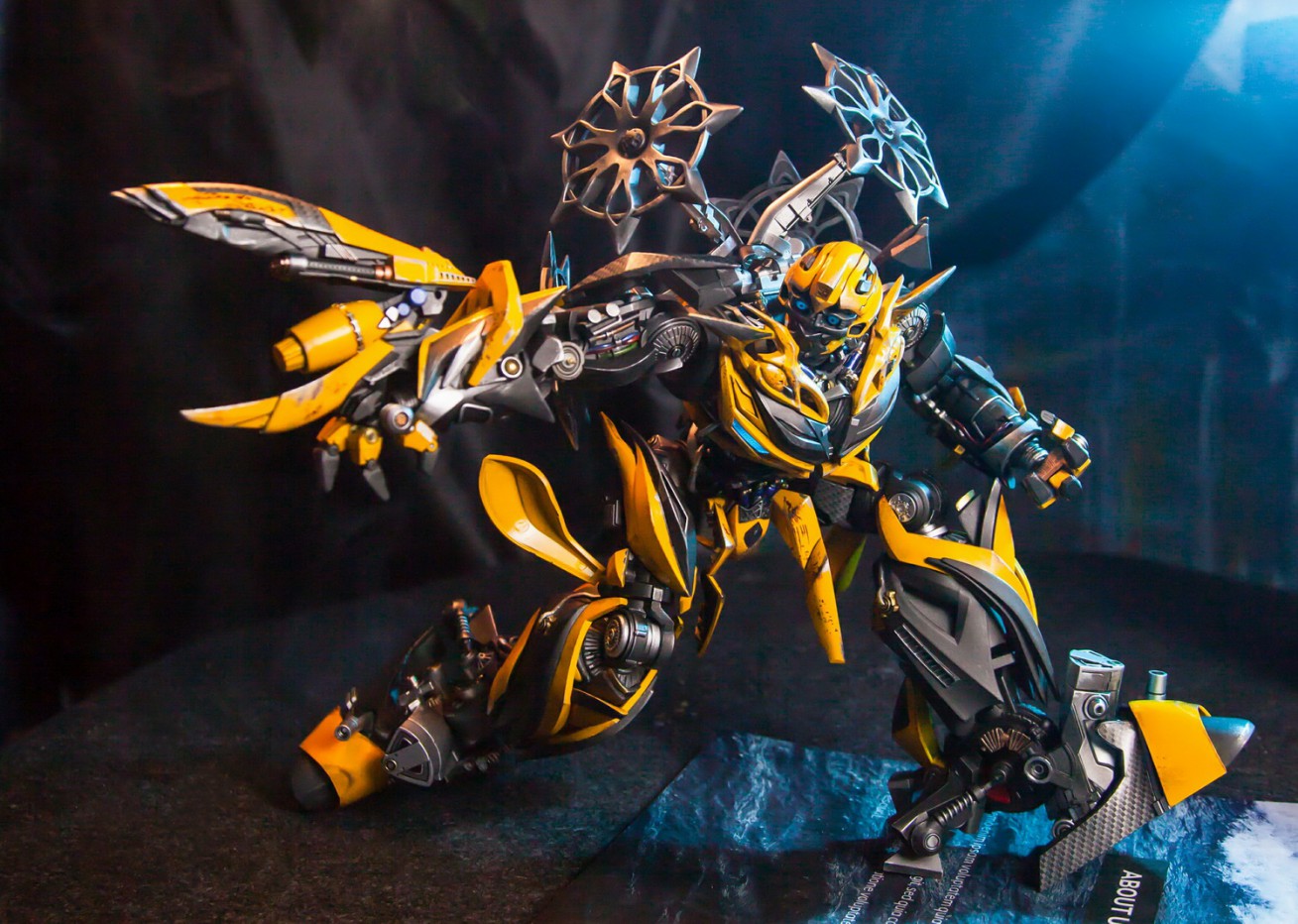 [สั่งจอง] Comicave Studio 35CM Transformers : Bumblebee Die-cast