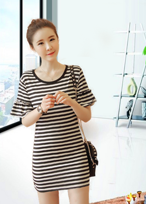ชุดเดรสลายริ้ว ขาวดำ แขนกระดิ่ง งานตามแบบ