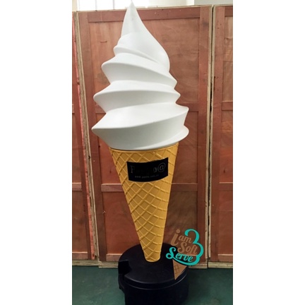 โคมไฟไอศครีม แบบตั้งพื้น สูง 1.55 cm.