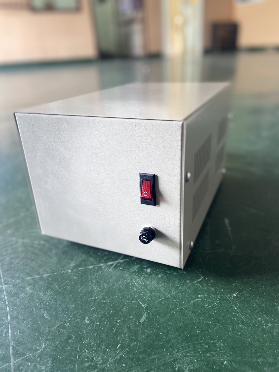 หม้อแปลง 1เฟส Auto Type 1KVA in220[230]V out100,110,120[105,115,125]V