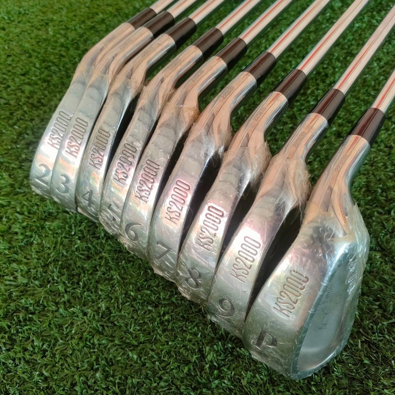 ชุดเหล็ก KS2000 KENNETH SMITH ของใหม่!! มีเหล็ก 2-9 เเละ PW ก้าน DYNAMIC GOLD R300U ก้านพรีเมี่ยม!! เป็นเหล็ก CAVITY ตีง่าย หน้าเหล็กแบบพิเศษ!! ไม้กอล์ฟมือสอง ของแท้ BY NakaraLuxurious