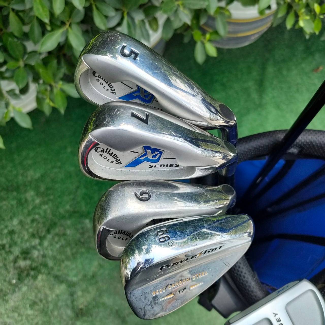 ** ไม้กอล์ฟสำหรับเด็ก ** FULLSET CALLAWAY GOLF ทั้งชุดประกอบด้วย หัวไม้ เเละ FAIRWAY ชุดเหล็ก CALLAWAY XJ SERIES มีเหล็ก 5,7,9 ความยาวของเหล็ก 7 **34 นิ้ว ** PUTTER ODYSSEY WEDGE องศา 60 พร้อม ถุงกอล์ฟ CALLAWAY