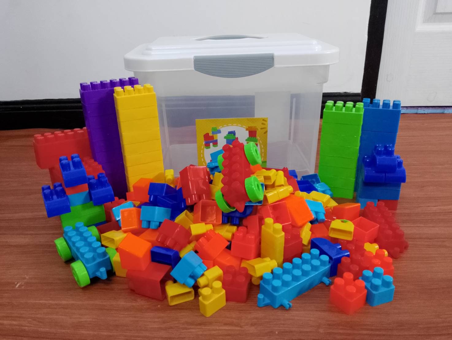 ชุดตัวต่อพลาสติกจำนวน 240 ชิ้น โลโก้เด็กอนุบาล พร้อมส่ง สื่อการสอนอนุบาล ฝึกกล้ามเนื้อมัดเล็ก ของเล่นเสริมพัฒนาการเด็ก