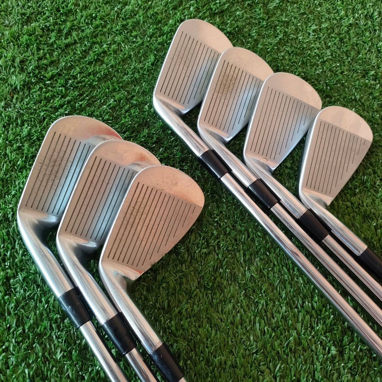 ชุดเหล็ก MIZUNO JPX800 FORGED มีเหล็ก 5-9 เเละ PW GW ก้าน NS.PRO 950 GH FLEX R เหล็ก GRAIN FLOW FORGED JAPAN รุ่นสุดพรีเมี่ยมของ MIZUNO ทั้ง FORGED และมี CAVITY ทั้งนุ่มและตีง่ายมากๆครับ ชุดนี้ มีถึง WEDGE ด้วยแล้วนะครับ ก้านก็ดีมาก เบาเพียงแค่ 95 กรัม