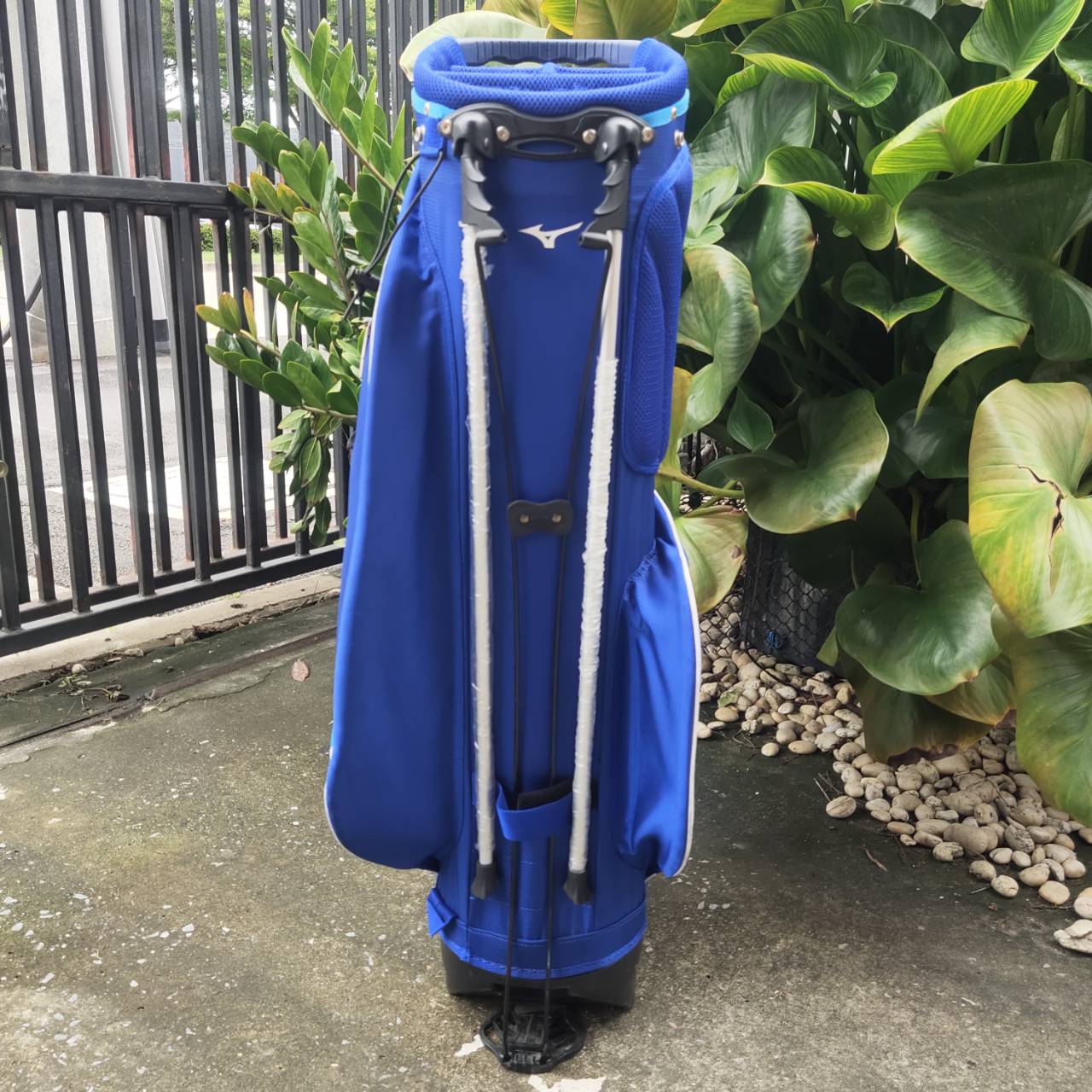 ถุงกอล์ฟ MIZUNO ขาตั้ง ของแท้ มือสอง! สีสวยสะดุดตา เอกลักษณ์ของ MIZUNO เห็นแล้วรู้เลย