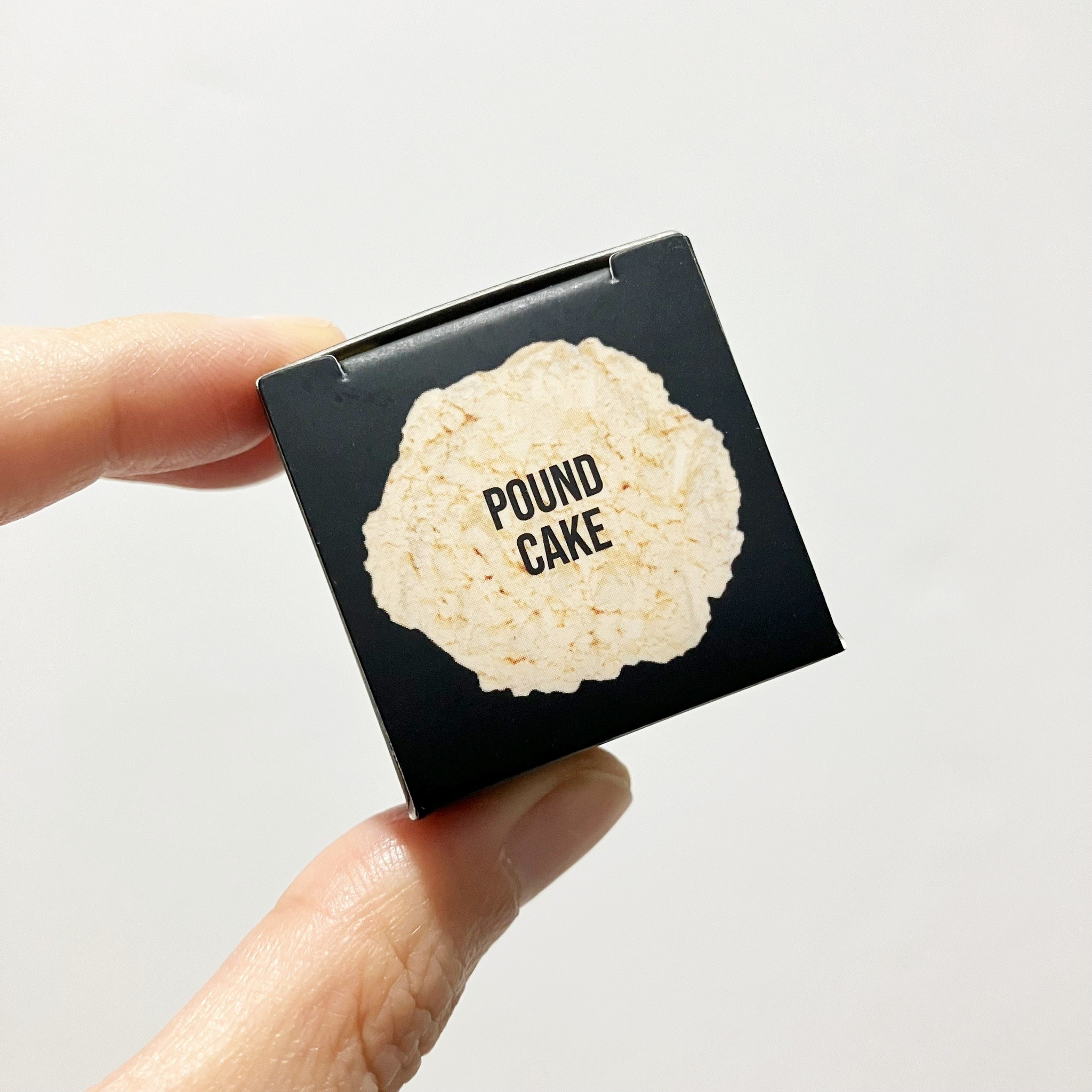 Huda Beauty Easy Bake Loose Powder 0.8g แป้งฝุ่นยอดนิยมในวงการความงาม