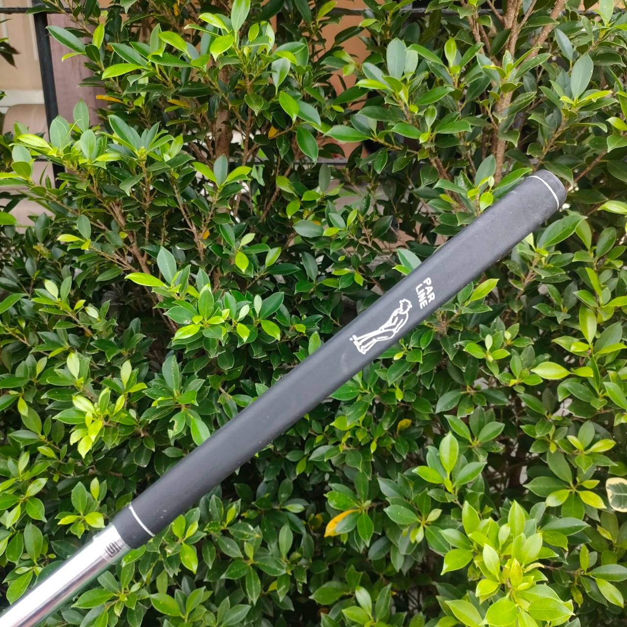 PUTTER TRI EYE ความยาวของไม้ 34 นิ้ว ทรงสแตนดาร์ด พัตต์ง่าย หน้ายาว แม้พัตต์ไม่ตรงกลาง แบบเป๊ะๆ แต่ลูกก็ยังหมุนตรงดี