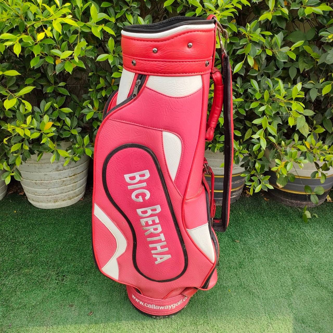 ถุงกอล์ฟ CALLWAY BIG BERTHA มือสอง ** ถุงกอล์ฟมีตำหนิ ที่คอพเวอร์ มีรอยขาด มีรูปให้ชมท้ายสุดค่ะ **