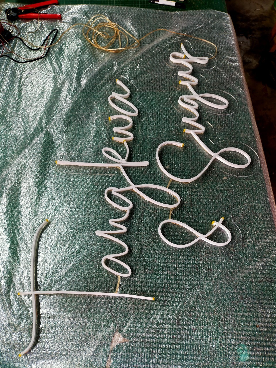 ไฟนีออน เฟค