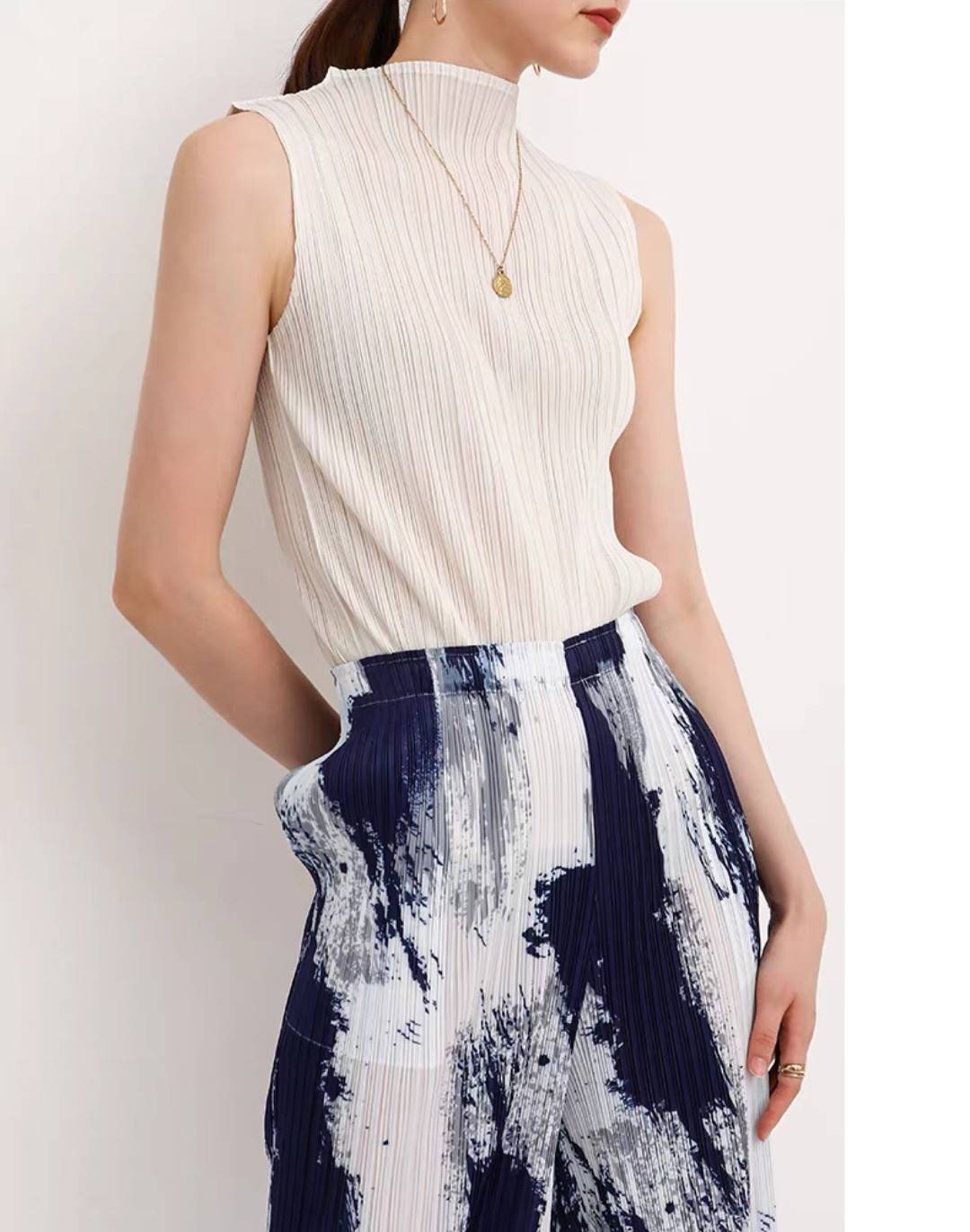 2MUAY BASIC รุ่น GJO7658 BASIC HIGH NECK PLEATED TOP เสื้ออัดพลีทงานคุณภาพ 22สี FREE SIZE