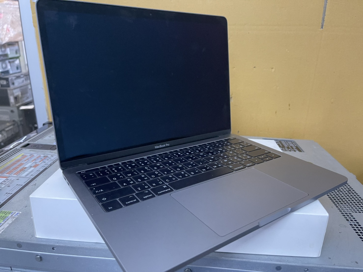 MacBook Pro (13-inch 2017 Two Thunderbolt 3 ports)