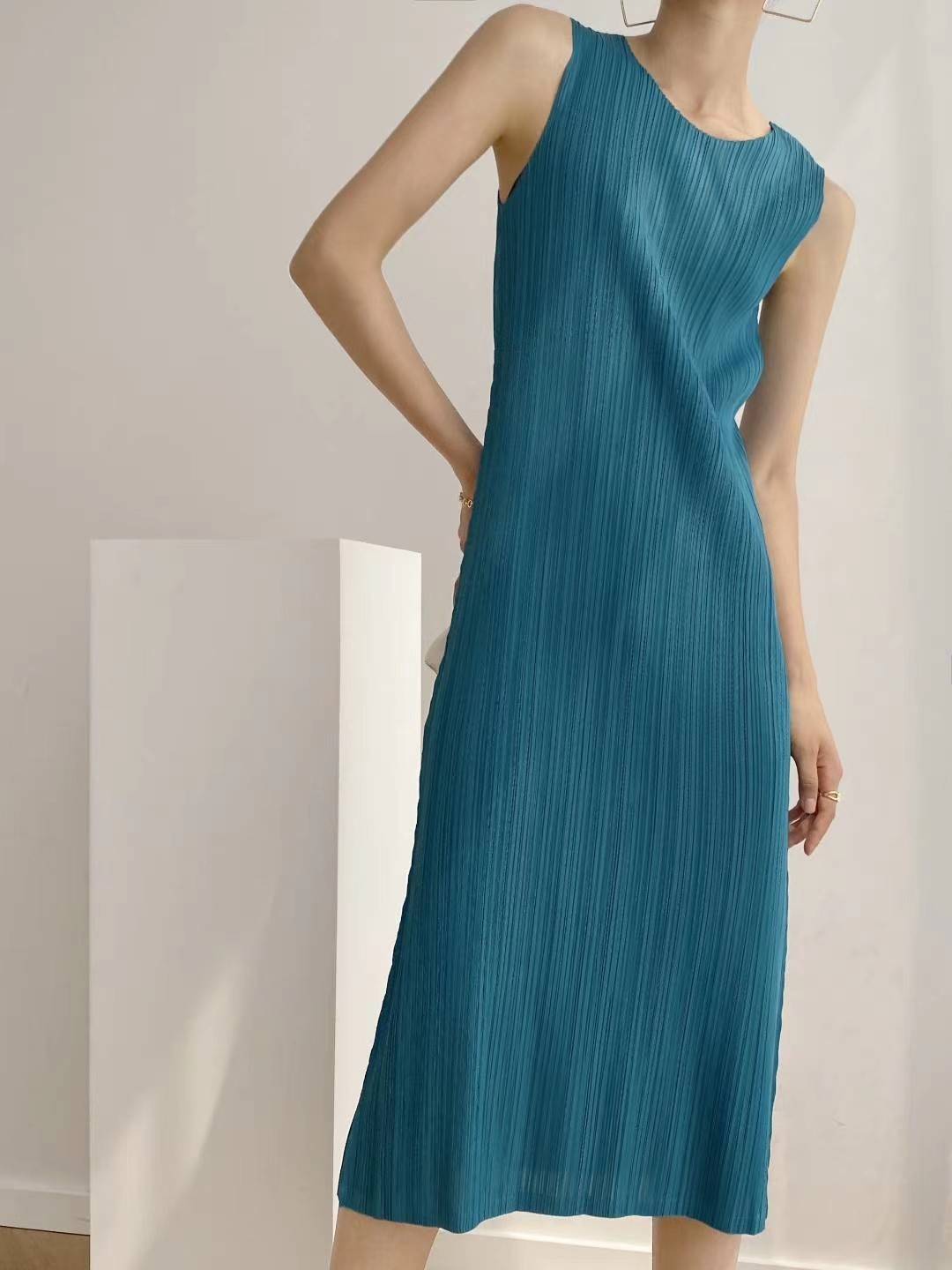 2MUAY BASIC รุ่น GJO7729 SLEEVELESS PLEATED DRESS เดรสผู้หญิง เดรสพลีทคุณภาพ 12สี