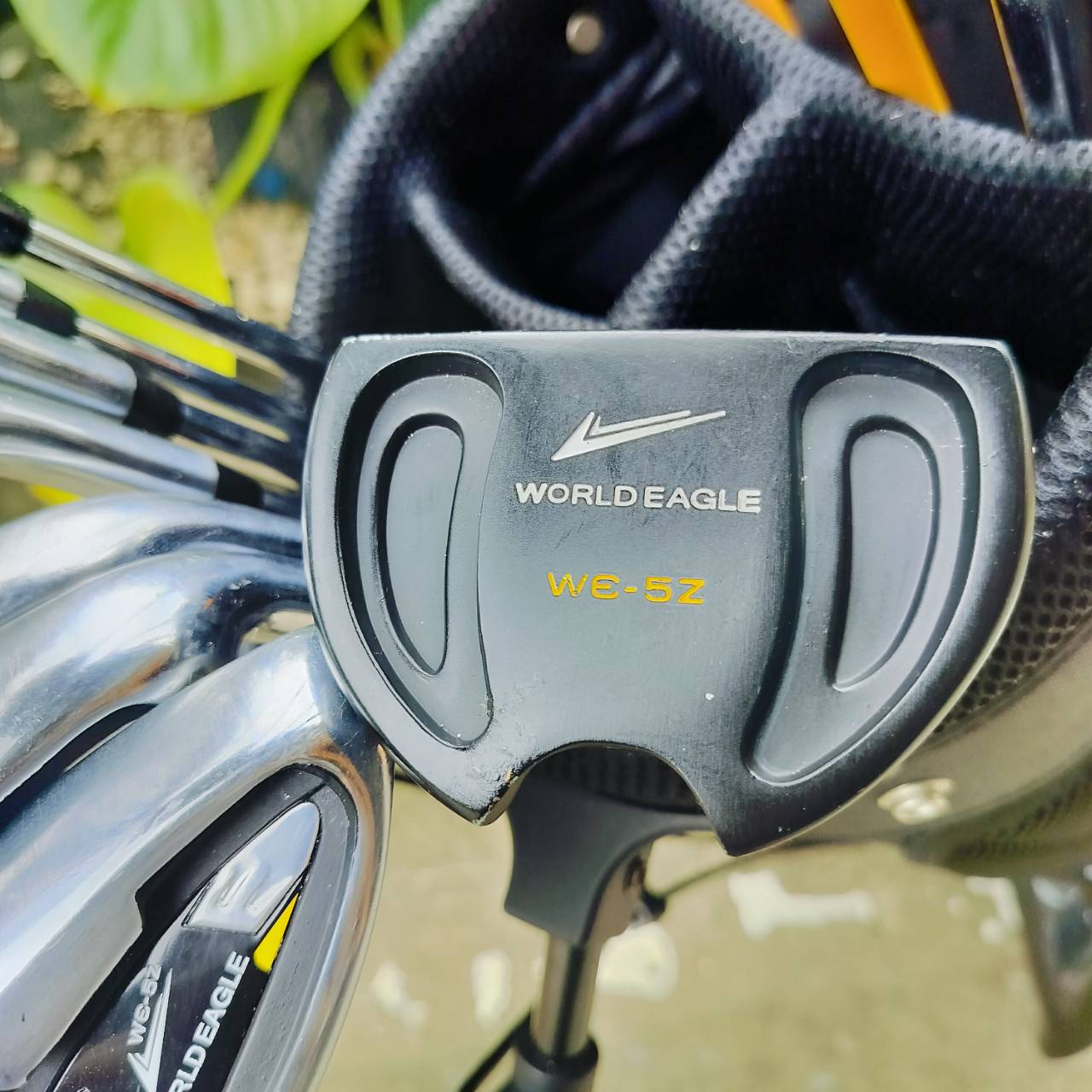 ชุดกอล์ฟ WORLD EAGLE WE-5Z Full Set เป็นชุดไม้กอล์ฟสำหรับผู้ชายที่เหมาะสำหรับผู้เริ่มต้นถึงระดับกลาง โดยมีคุณสมบัติและอุปกรณ์ที่ครบครัน