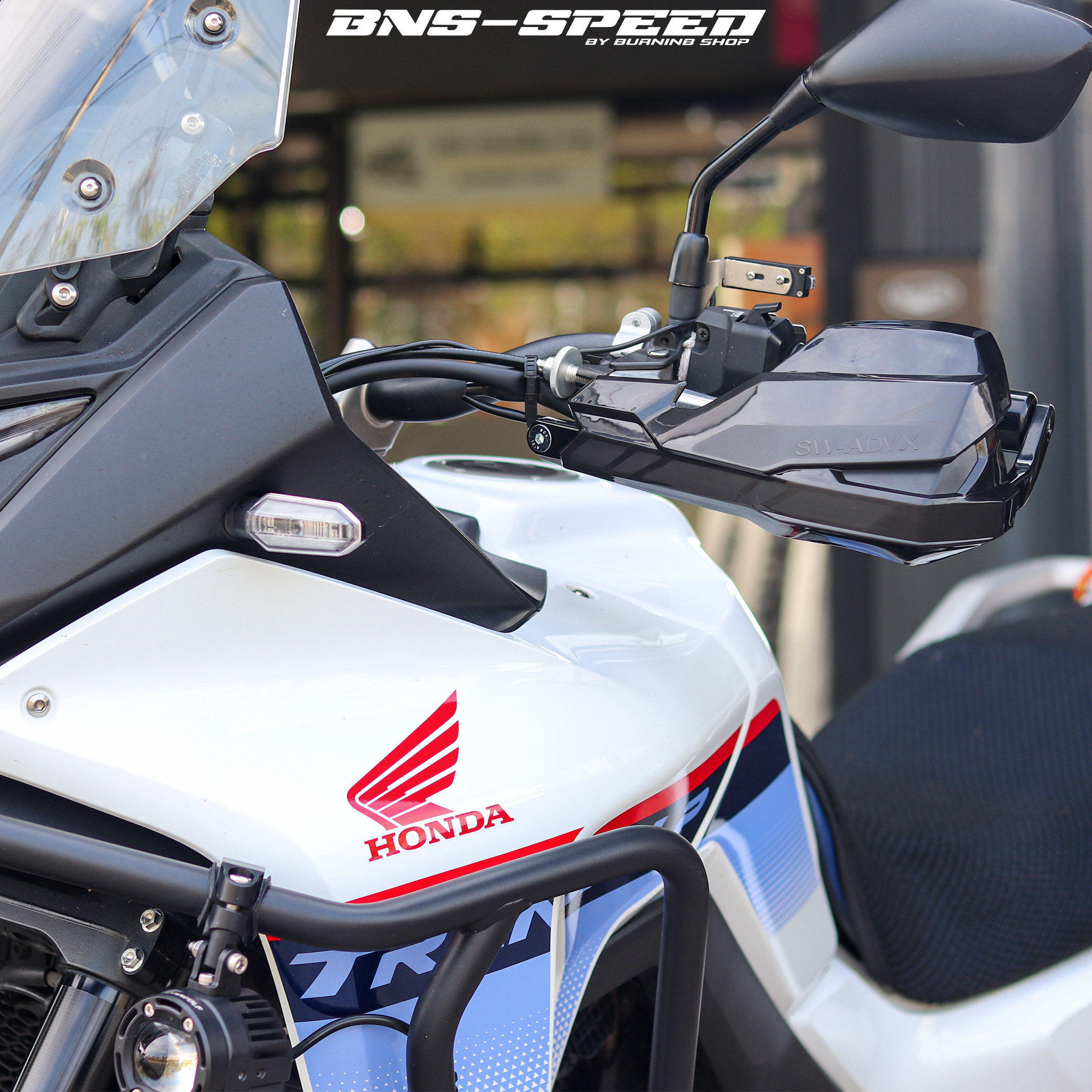 การ์ดแฮนด์ทรง SW - ตรงรุ่น Honda XL750 Transalp