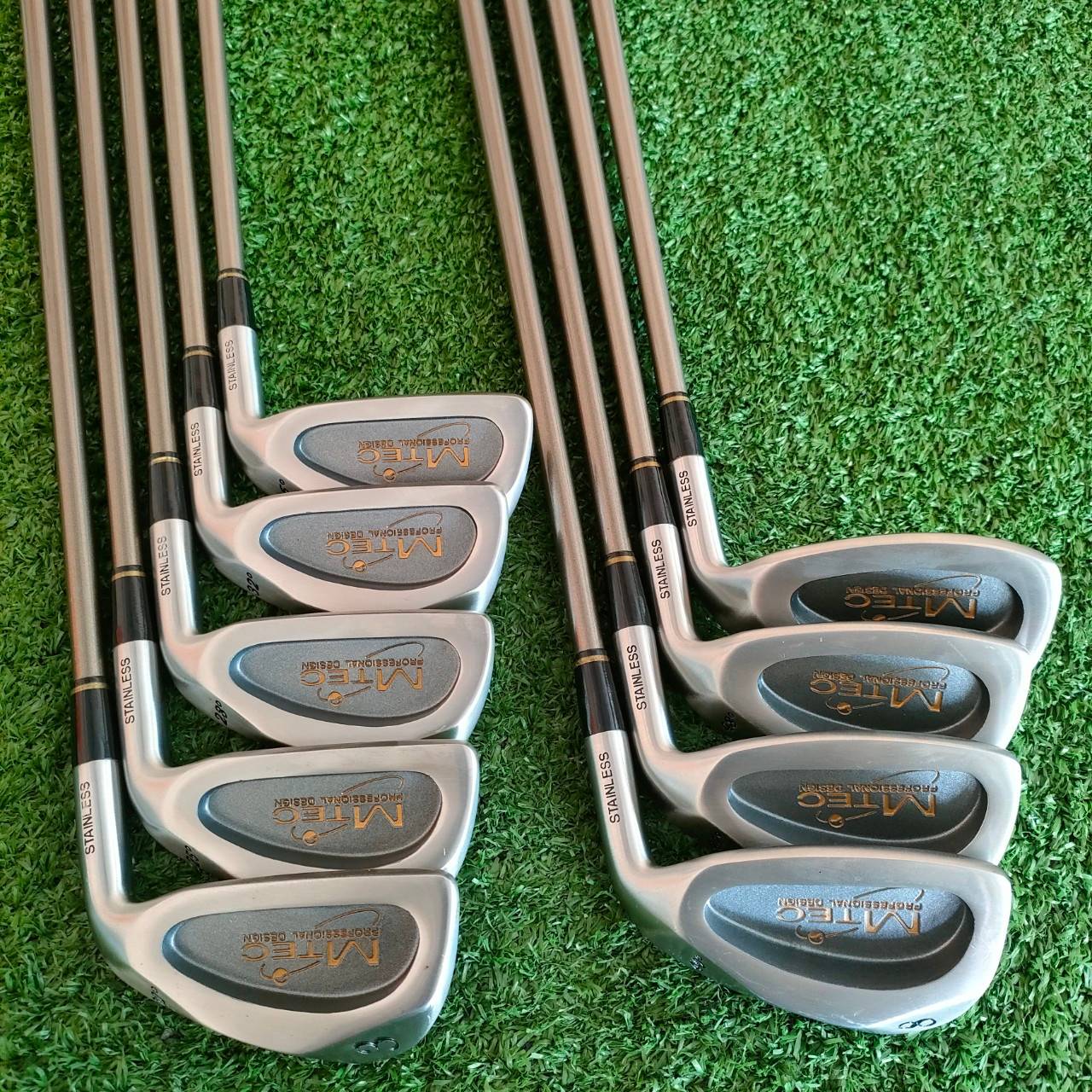 ชุดเหล็ก MTEC PROFESSIONAL DESIGN ของใหม่!!! ไม่เคยใช้งาน!!! มีเหล็ก 3 - 9 เเละ PW SW ก้าน MTEC FLEX R SOLE งามมาก ออกแบบโดยช่างระดับโลก!! มือหนึ่ง ของแท้ BY NakaraLuxurious