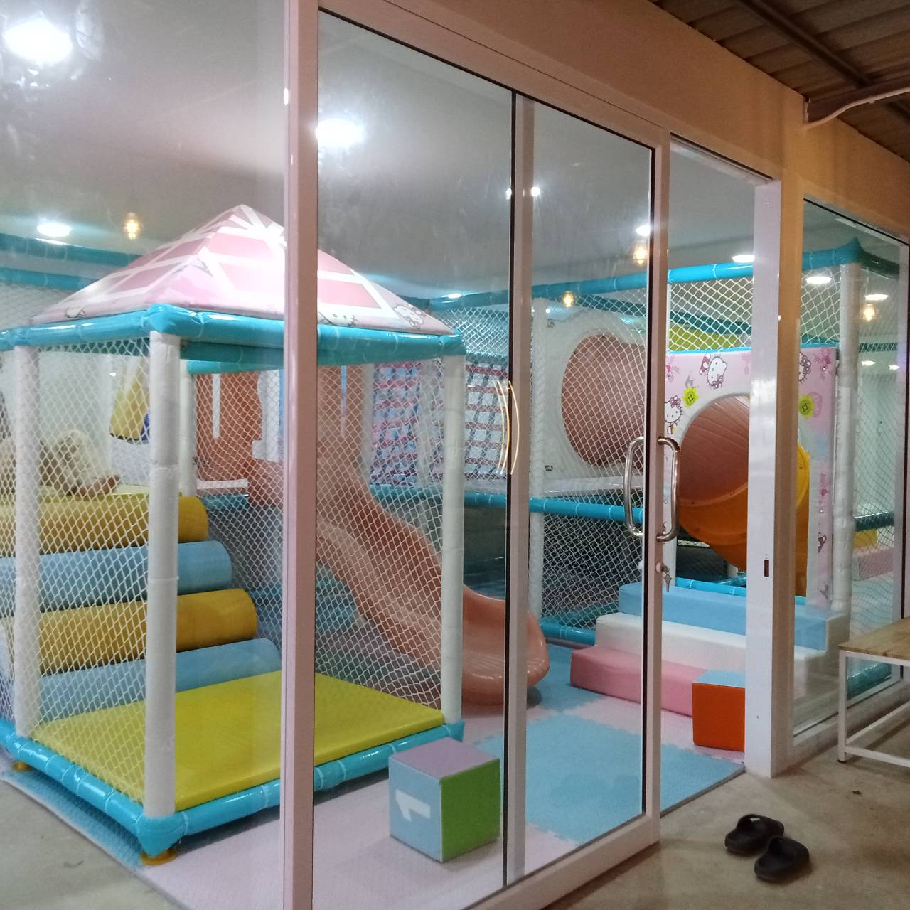 บ้านบอลเด็ก ชุดสนุกเด็กแสนหวาน บ่อบอลพร้อมสไลเดอร์และของเล่นมากมาย นุ่มนิ่ม softplay สวนสนุก เครื่องเล่นสนามในร่ม indoorplayground รับสั่งทำบ้านบอลตามธีมสีและขนาดตามพื้นที่ได้ pre order 30-45 วัน