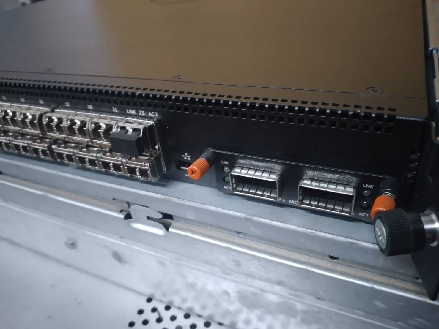 Dell Powerconnect 8132F 24-Port 10GbE SFP+ พร้อมโมดูลเต็มทุกช่อง มีขา rack ให้