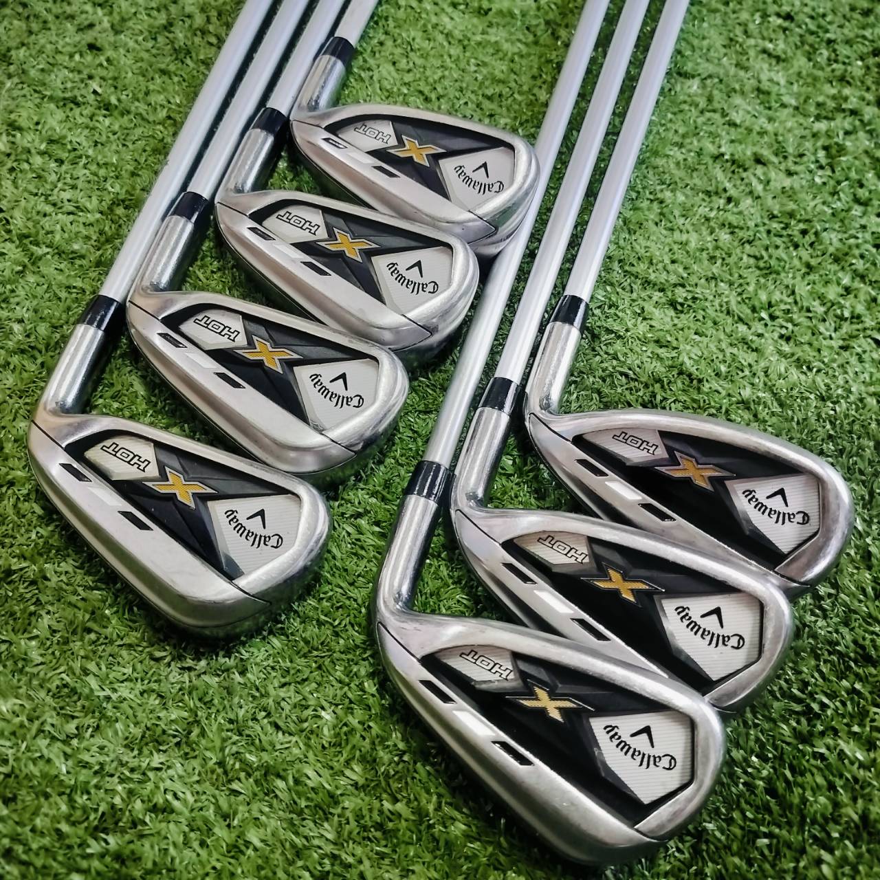 ชุดเหล็ก Callaway X-HOT สุดร้อนแรง เป็นเหล็กที่ง่าย และตีมันส์ในเหล็กเดียว สภาพสวยเดิมทุกเหล็ก สติ๊กเกอร์ครบ ก้านกราไฟต์เบาแค่ 50 กรัม ไม้กอล์ฟพรีเมี่ยมมือสอง ของแท้ By NakaraLuxurious