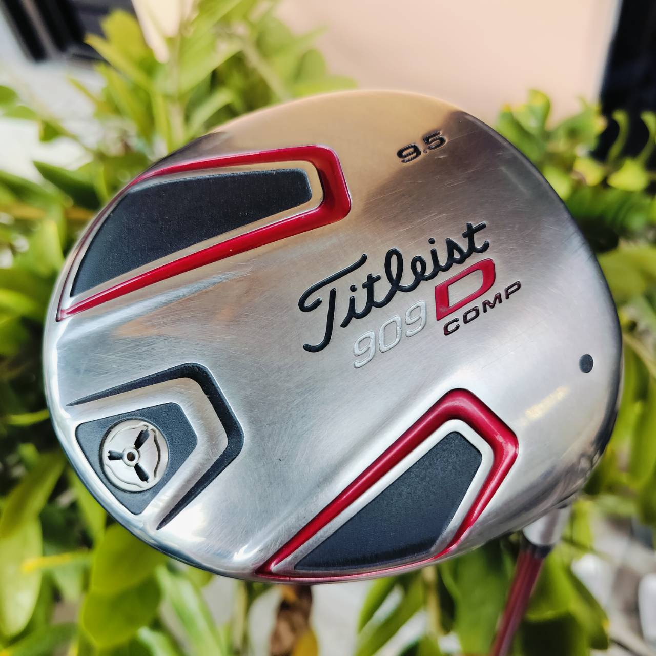 Driver Titleist 909 D COMP องศา 9.5 ก้าน MATRIX OZIK XCON-6 FLEX S กระดองเคฟล่า คาร์บอนคอมโพสิท ดึงจุด CG ให้ต่ำ และลึก ตีโดนดีมากๆ ไม้กอล์ฟพรีเมี่ยมมือสอง ของแท้ By NakaraLuxurious