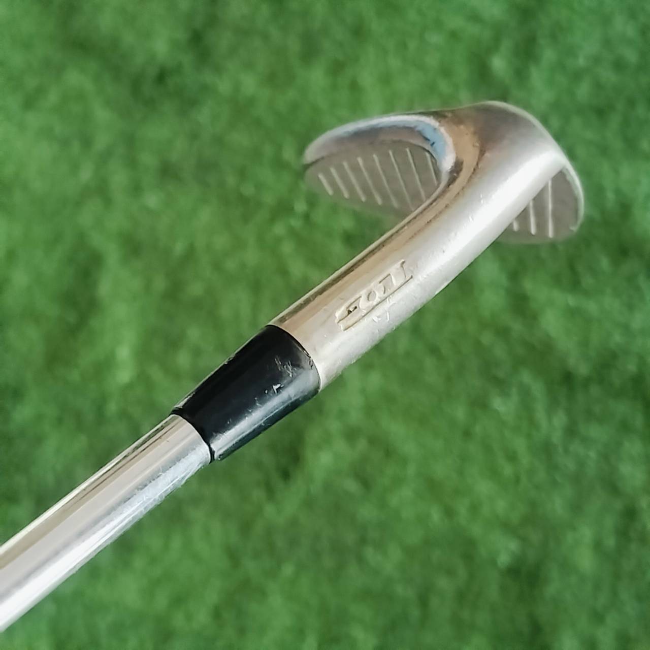 WEDGE YONEX FM500 องศา 58 มีการฝังน้ำหนักไว้ที่ด้านหลัง เป็นจุดเด็ดของ WEDGE ญี่ปุ่นตัวนี้ เข้าบอลได้สปินแบบสูงสุด ไม้กอล์ฟพรีเมี่ยมมือสอง ของแท้ By NakaraLuxurious