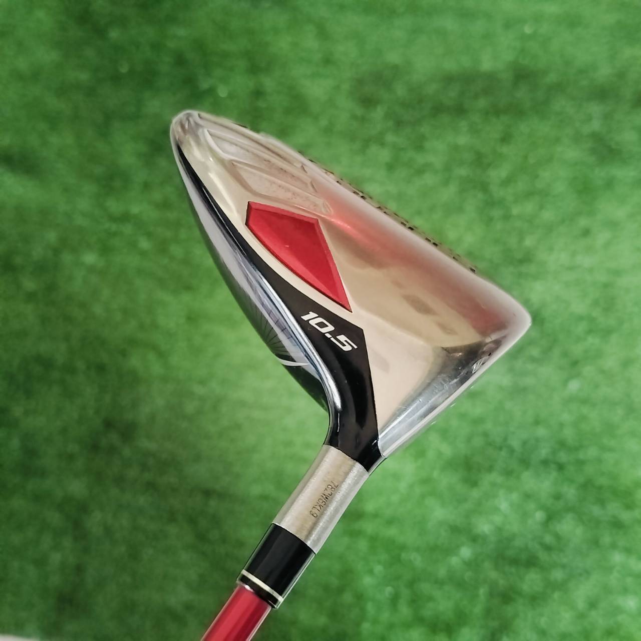 Driver Taylormade BURNER DRAW แก้ปัญหาท่านที่ชอบตี FADE ให้ตีตรงขึ้น กระดองเคฟล่า จุด CG ต่ำ หัวใหญ่ หน้าสวีตสปอตกว้างเน้นตีง่ายๆ ไม้กอล์ฟพรีเมี่ยมมือสอง ของแท้ By NakaraLuxurious