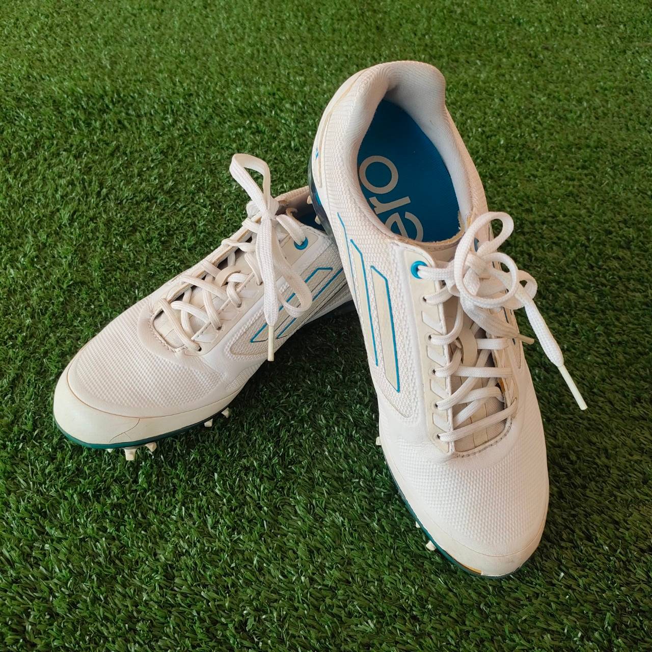 รองเท้ากอล์ฟ ADIDAS มือสอง รองเท้าสำหรับคุณผู้หญิง ไชส์ 36 ของแท้พร้อมกล่อง แทบไม่ได้ใช้งานเลยครับ