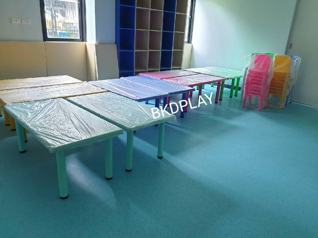 โต๊ะนักเรียน,โต๊ะเขียนหนังสือเด็ก,โต๊ะเรียน, โต๊ะสี่เหลี่ยมผืนผ้า พลาสติก ปรับระดับได้ ราคาโรงงาน พร้อมส่ง