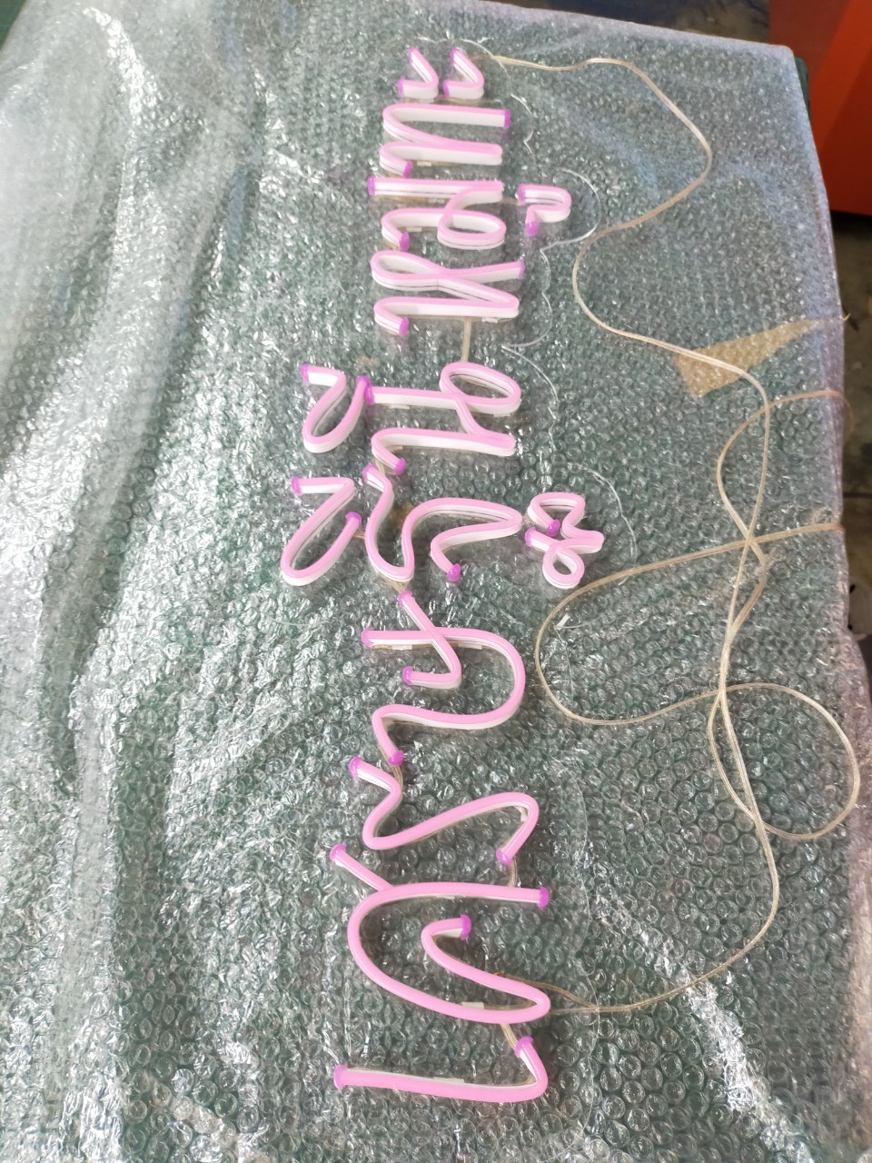 ไฟนีออน เฟค