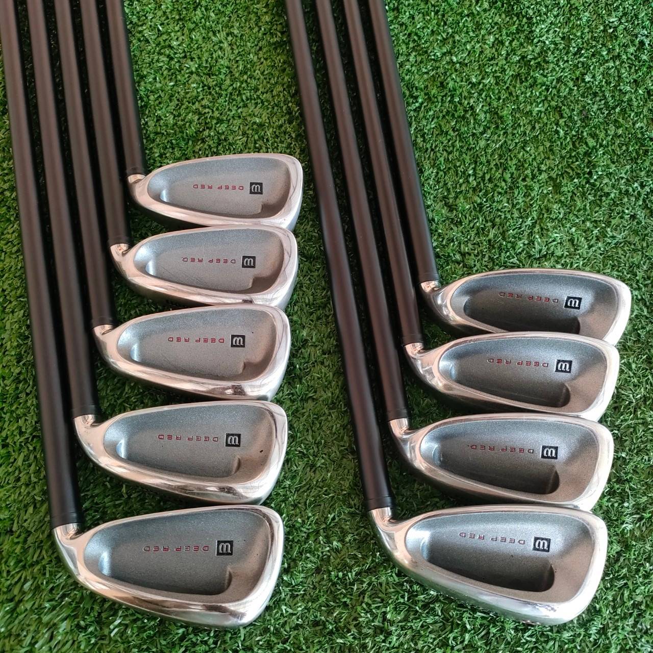 ชุดเหล็ก WILSON DEEP RED มีเหล็ก 3-9 เเละ PW SW ก้าน FATSHAFT TRI-PLY FLEX R ก้านชุดนี้จะเป็นก้านอ้วน ตีได้อย่างมั่นคงแบบมากๆๆ ลดอาการสบัดของก้านได้ดีมาก!! สภาพสวย 98% ไม้กอล์ฟมือสอง ของแท้ BY NakaraLuxurious