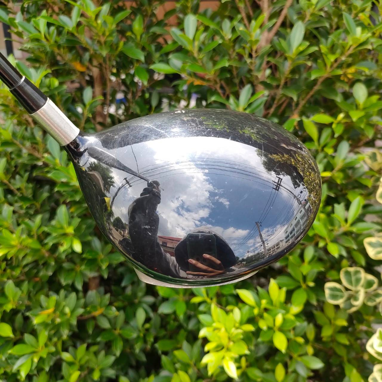 DRIVER TAYLORMADE R5 MAX รุ่นนี้หน้าเด้งพิเศษ มีเขียนว่า MAX หายาก เป็นรุ่นที่ตีไกลแบบสุดขีดเลยครับ องศา 10.5 ก้าน โมดิฟาย GRAPHITE DESIGND PERCHING ก้านดีมากๆ FLEX R กริพ GOLF PRIDE รุ่นนี้หายาก 460 CC หน้าเด้ง ตีไกลสุดขั้ว