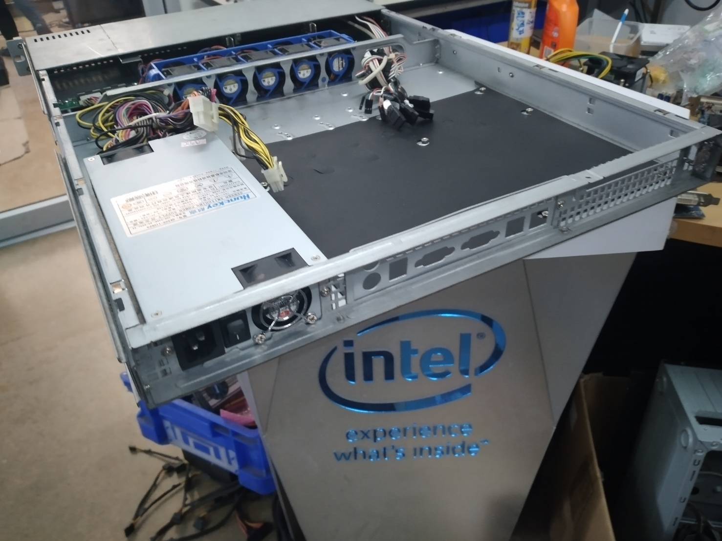 case เปล่า 1 u ใส่ hdd ได้ 4 ลูก