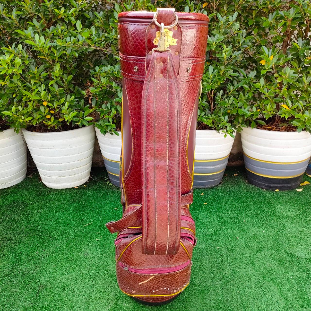 ถุงกอล์ฟ PANYA PY GROUP มือสอง ** มีตำหนิ ชิฟเเตก ** ด้านหลัง ถุง 9 นิ้ว หนังแท้ ภายในบุกำมะหยี่