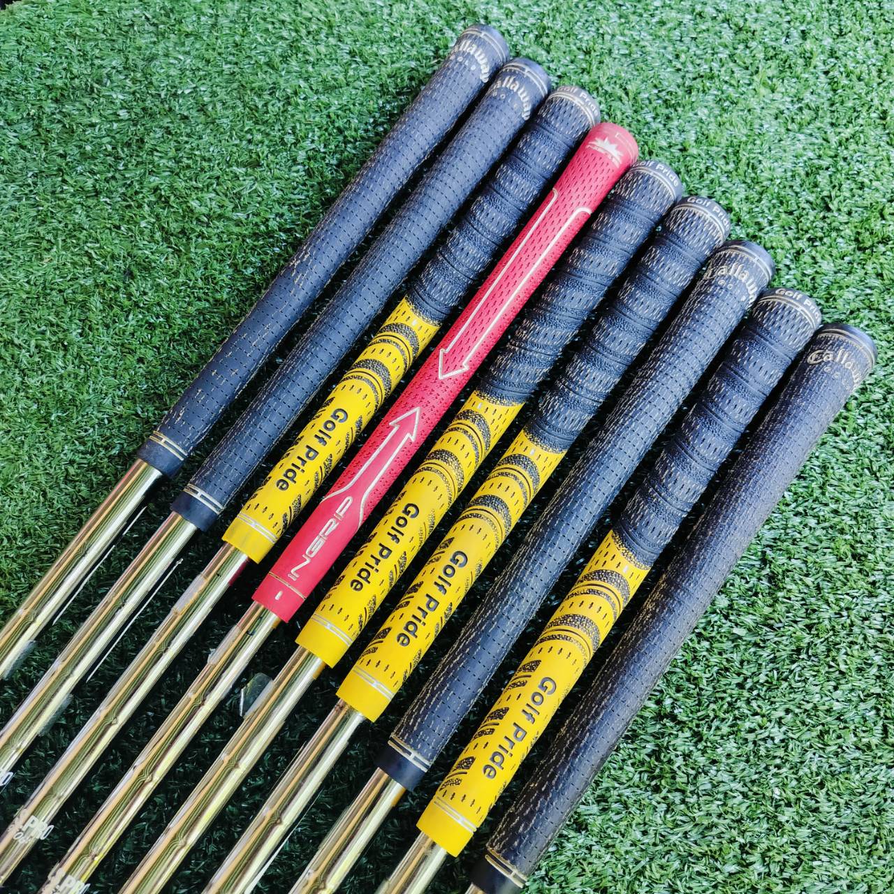 ชุดเหล็ก Callaway X-18 PRO SERIES สภาพสวยเดิม ก้านผ่านแฉกสวยจัด สติ๊กเกอร์อยู่ครบ ทุกเหล็กเลยค่ะ ก้าน NSPRO 950 FLEX S ก้านเบา 95 กรัม ตีแบบสบายๆ แต่แม่นยำมาก เร่งสปีดได้ดีกว่า ไม้กอล์ฟพรีเมี่ยมมือสอง ของแท้ By NakaraLuxurious