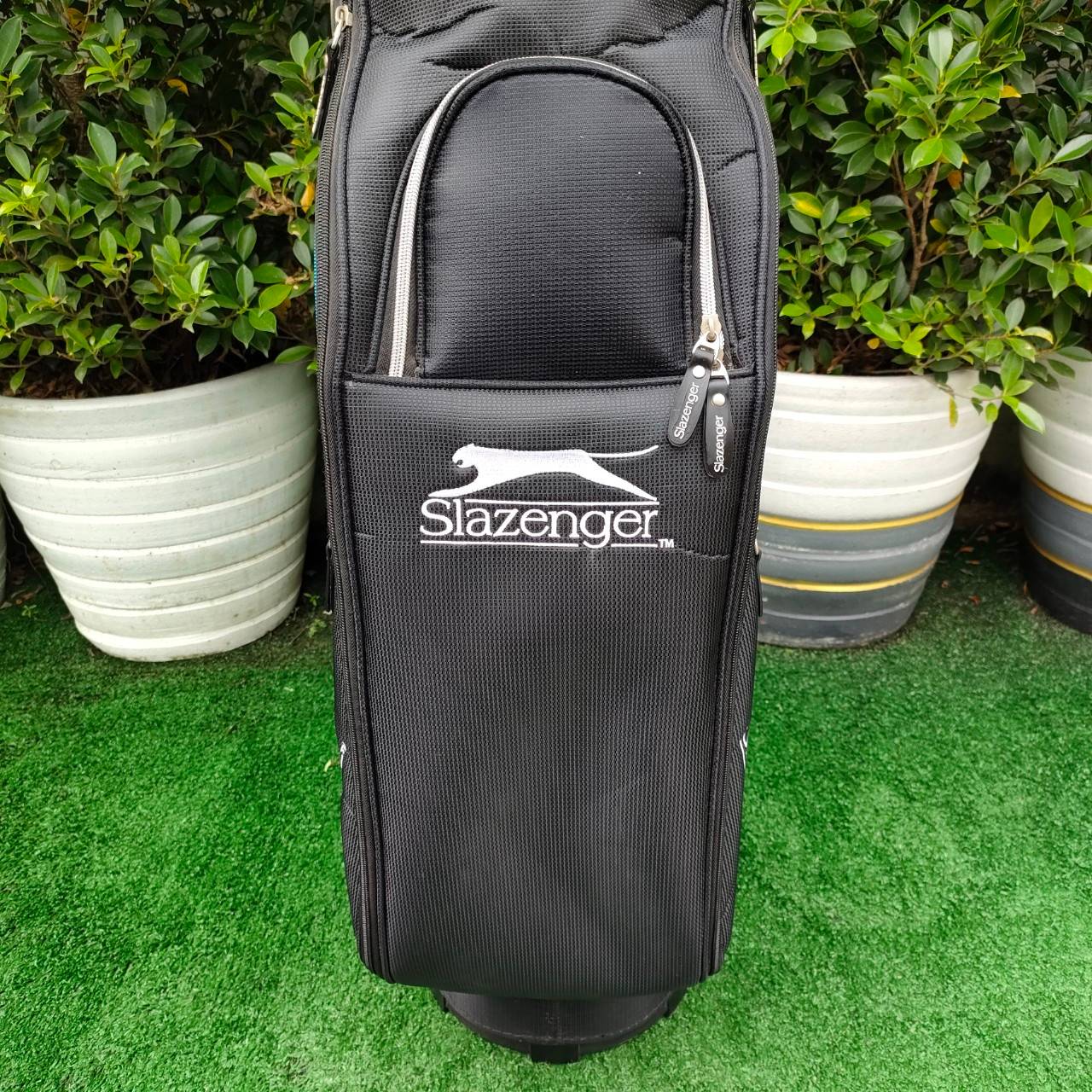 * ลดล้างสต๊อก * มีชุดเดียว * ไม้กอล์ฟครบชุด SLAZENGER ของใหม่มือหนึ่งในซีลทุกไม้ มีหัวไม้ครบ 1 3 5 Driver หัวใหญ่ วัสดุ FORGED TITANIUM หน้าเด้ง ชุดเหล็ก 4 - 9 พร้อม PW SW PUTTER SLAZENGER ชดเชย ความผิดพลาดได้สูง คุณภาพดีมาก