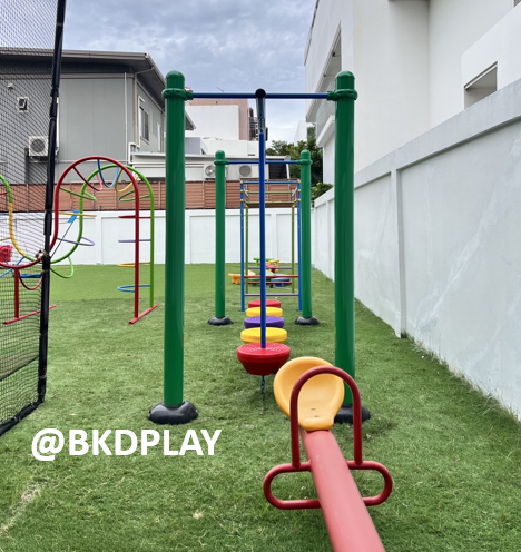 บาร์ปีนป่ายแป้นลูกกลม ทางเดินฝึกทรงตัว เครื่องเล่นสนามกลางแจ้ง เครื่องเล่นสนามเหล็ก สั่งผลิต ขนาด 120x300x200 ซม.