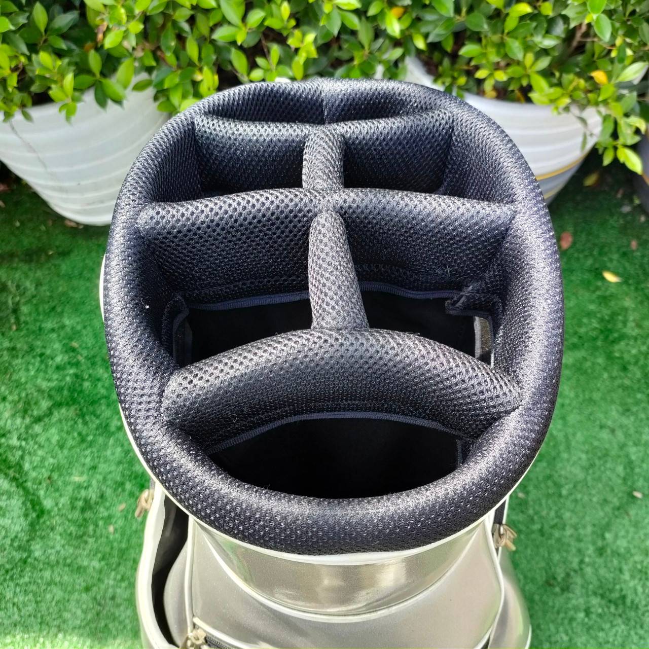 ถุงกอล์ฟ MIZUNO IZUZU มือสอง เป็นของ MIZUNO แท้ ถุง TOUR ใบใหญ่ วัสดุหนังแก้ว สภาพสวยครับ