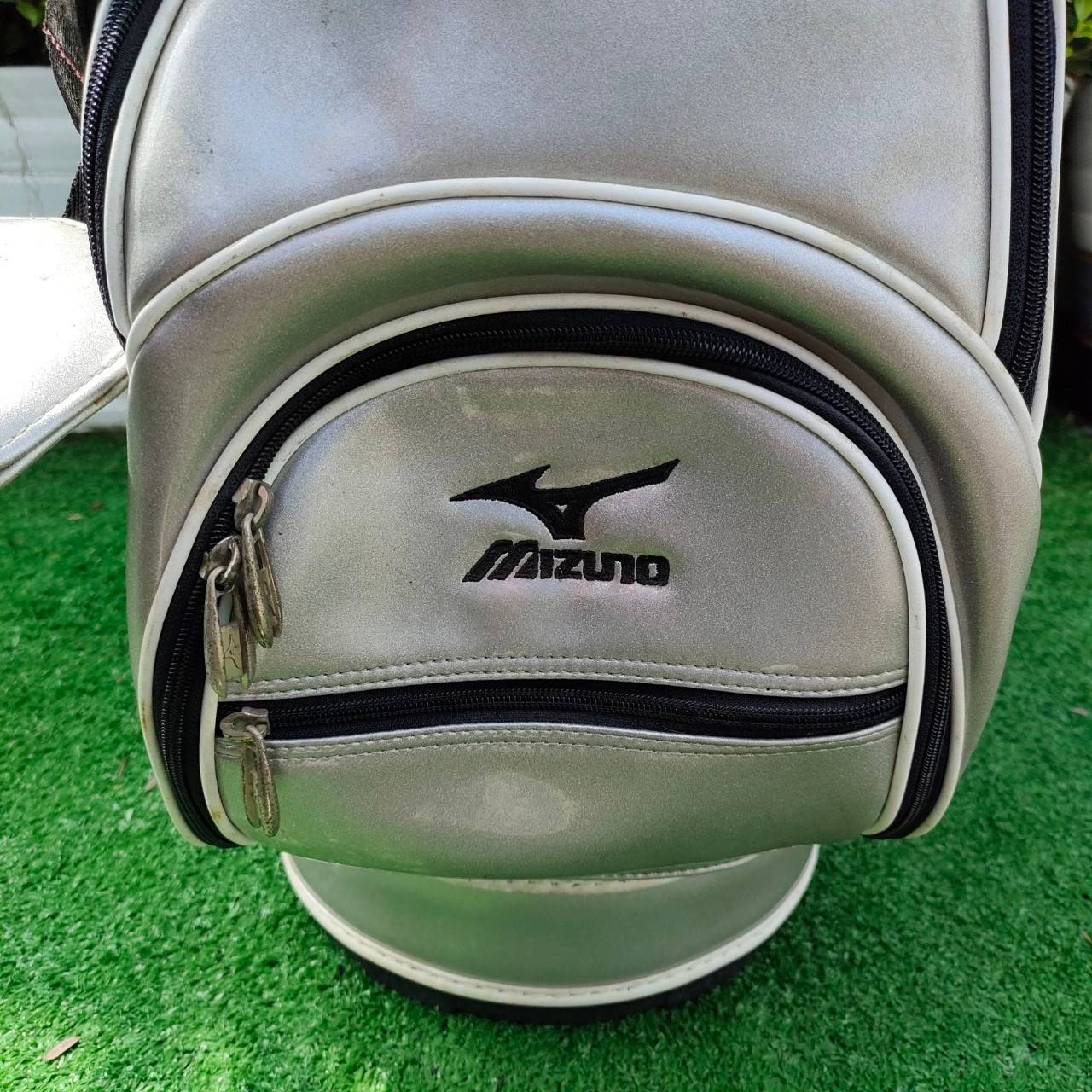 ถุงกอล์ฟ MIZUNO IZUZU มือสอง เป็นของ MIZUNO แท้ ถุง TOUR ใบใหญ่ วัสดุหนังแก้ว สภาพสวยครับ